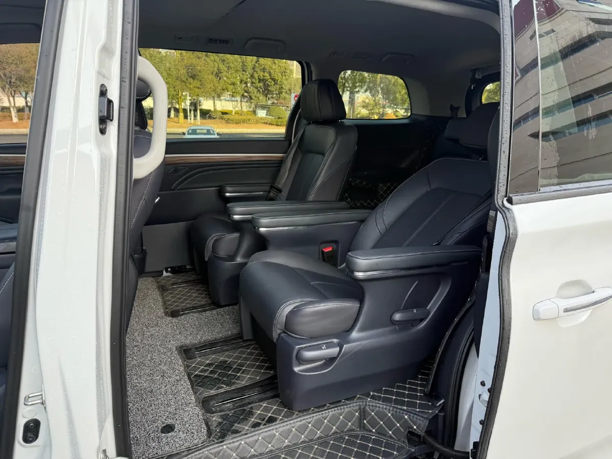 2021 GAC Trumpchi M8 2.0T 252HP L4 8AT,autocango,china used car exporter,china ev exporter,chinese used car exporter,chinese used ev exporter