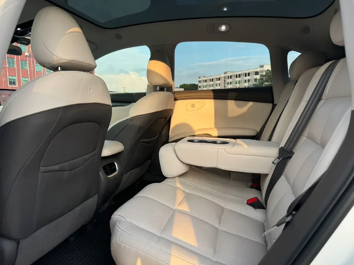 2023 IM LS6 BEV 71KWH,autocango,china used car exporter,china ev exporter,chinese used car exporter,chinese used ev exporter