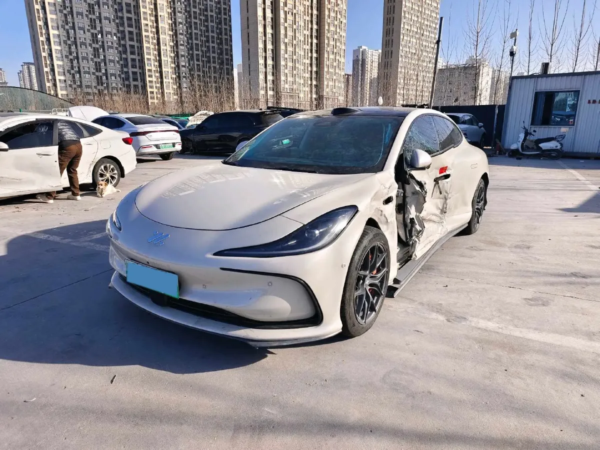 2024 IM L6 BEV 100KWH,autocango,china used car exporter,china ev exporter,chinese used car exporter,chinese used ev exporter