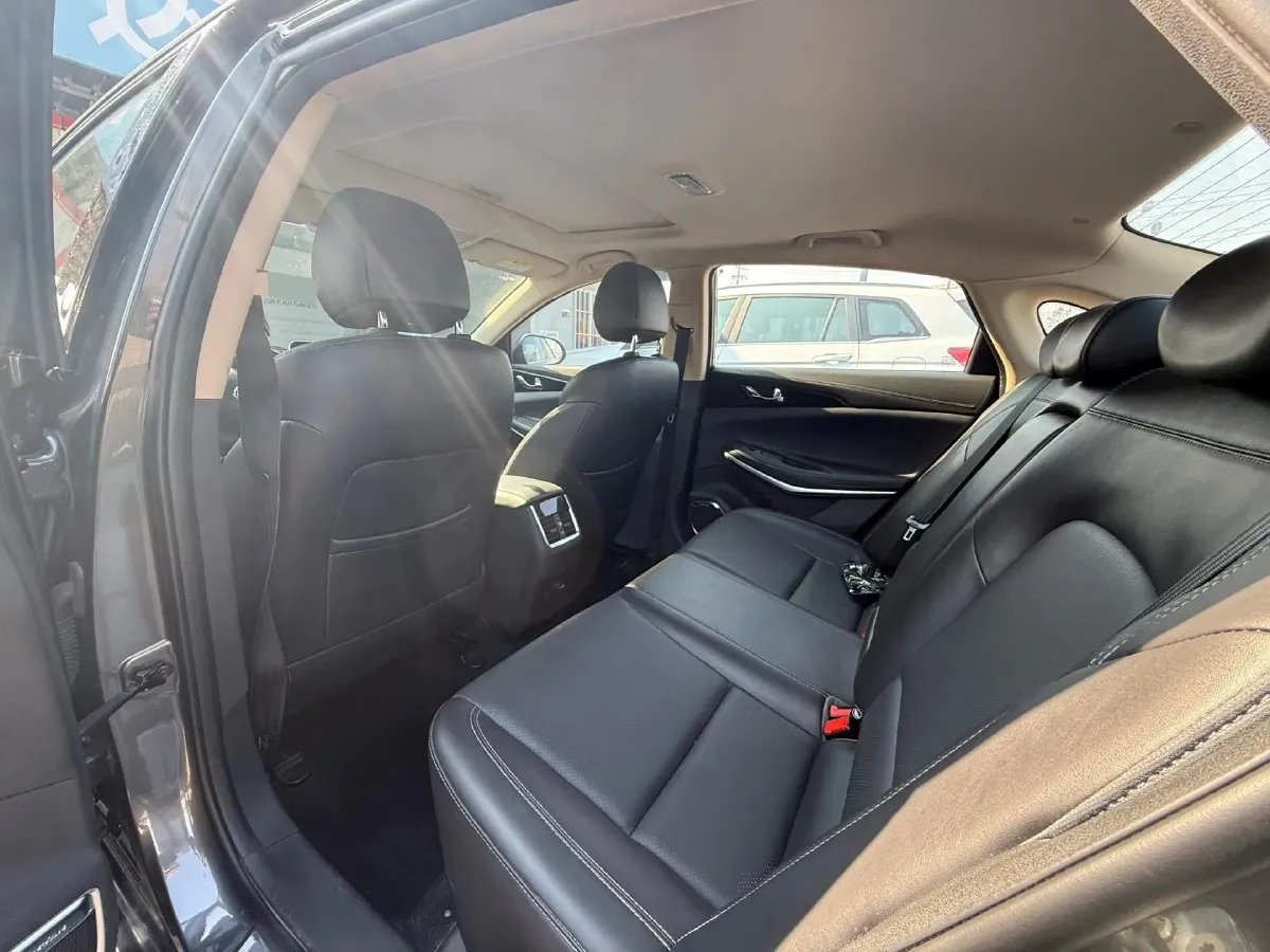 2021 ChangAn Raeton CC 1.5T 180HP L4 7DCT,autocango,china used car exporter,china ev exporter,chinese used car exporter,chinese used ev exporter