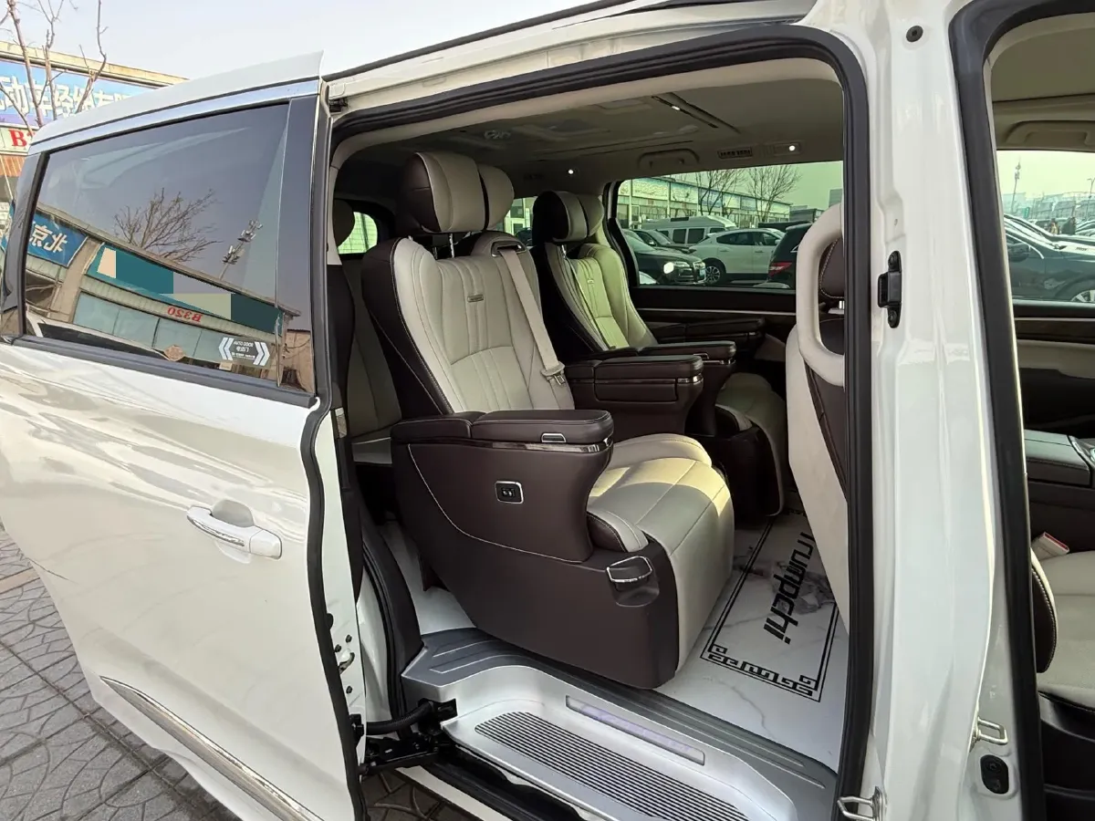 2021 GAC Trumpchi M8 2.0T 252HP L4 8AT,autocango,china used car exporter,china ev exporter,chinese used car exporter,chinese used ev exporter