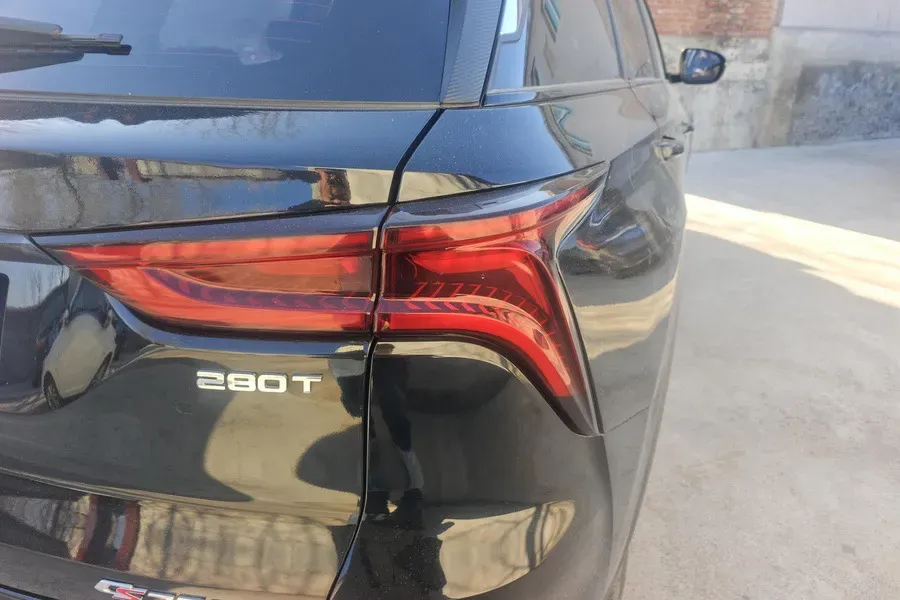 2022 ChangAn CS75 Plus 1.5T 178HP L4 6AT,autocango,china used car exporter,china ev exporter,chinese used car exporter,chinese used ev exporter