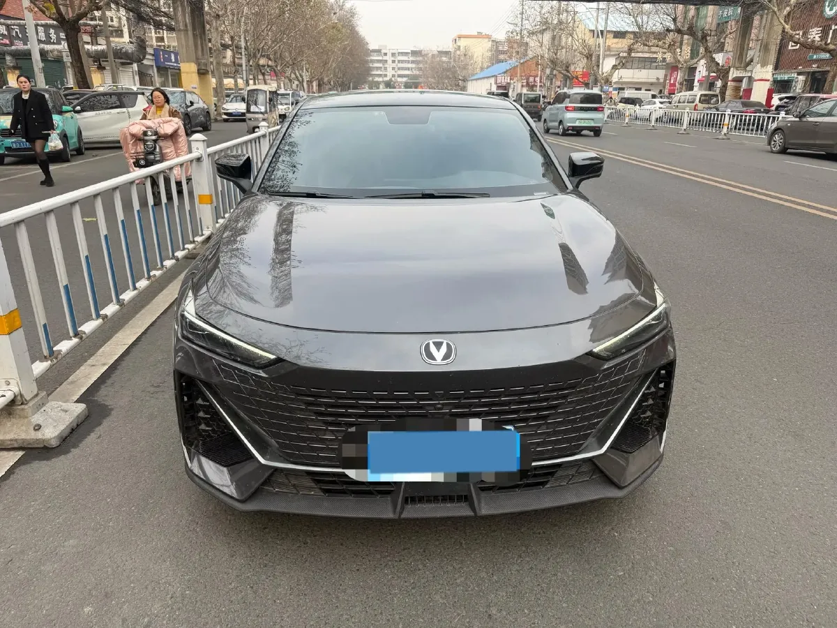 2023 ChangAn UNI-V 1.5T 188HP L4 7DCT,autocango,china used car exporter,china ev exporter,chinese used car exporter,chinese used ev exporter