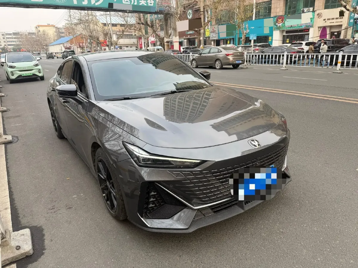 2023 ChangAn UNI-V 1.5T 188HP L4 7DCT,autocango,china used car exporter,china ev exporter,chinese used car exporter,chinese used ev exporter