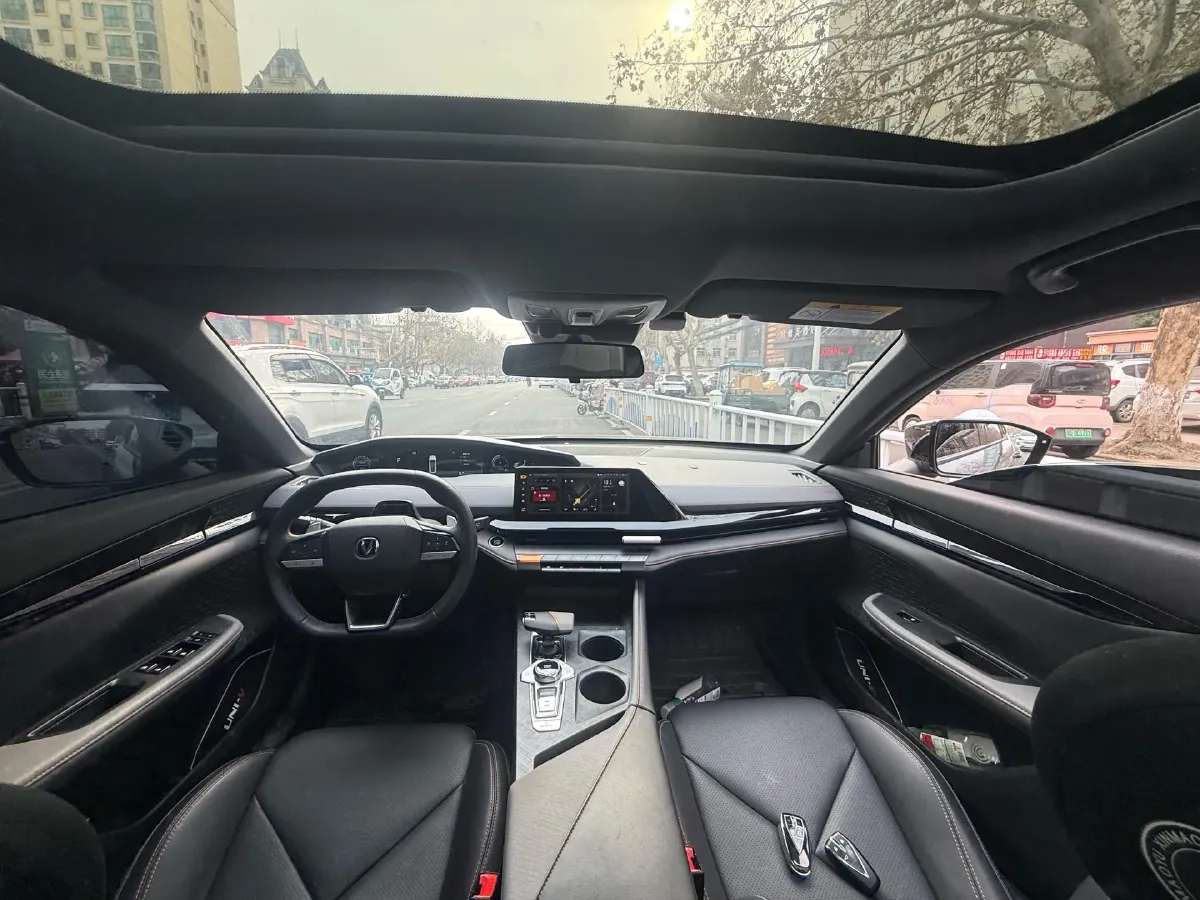 2023 ChangAn UNI-V 1.5T 188HP L4 7DCT,autocango,china used car exporter,china ev exporter,chinese used car exporter,chinese used ev exporter