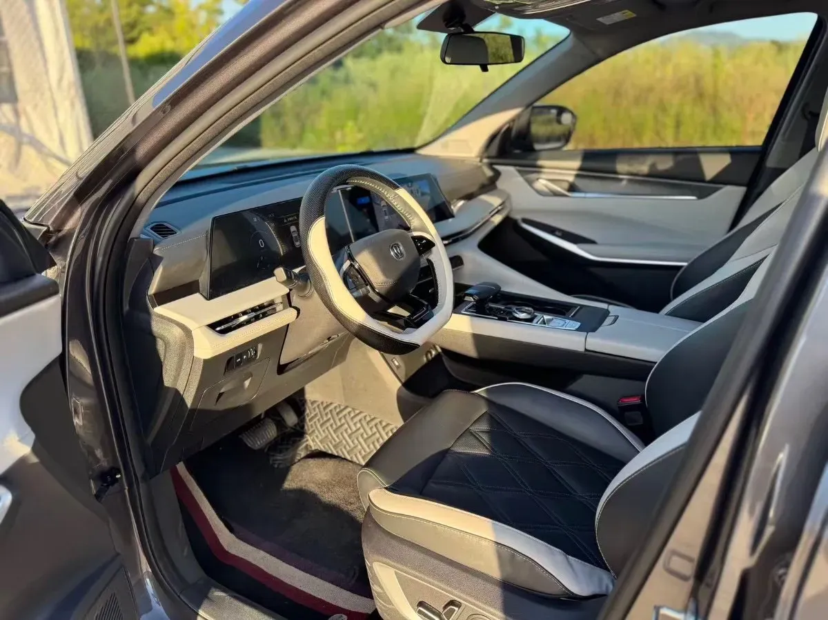 2023 ChangAn CS75 Plus 1.5T 188HP L4 8AT,autocango,china used car exporter,china ev exporter,chinese used car exporter,chinese used ev exporter