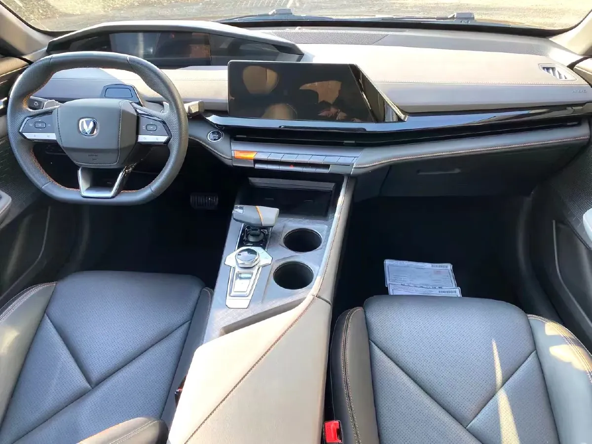 2022 ChangAn UNI-V 1.5T 188HP L4 7DCT,autocango,china used car exporter,china ev exporter,chinese used car exporter,chinese used ev exporter