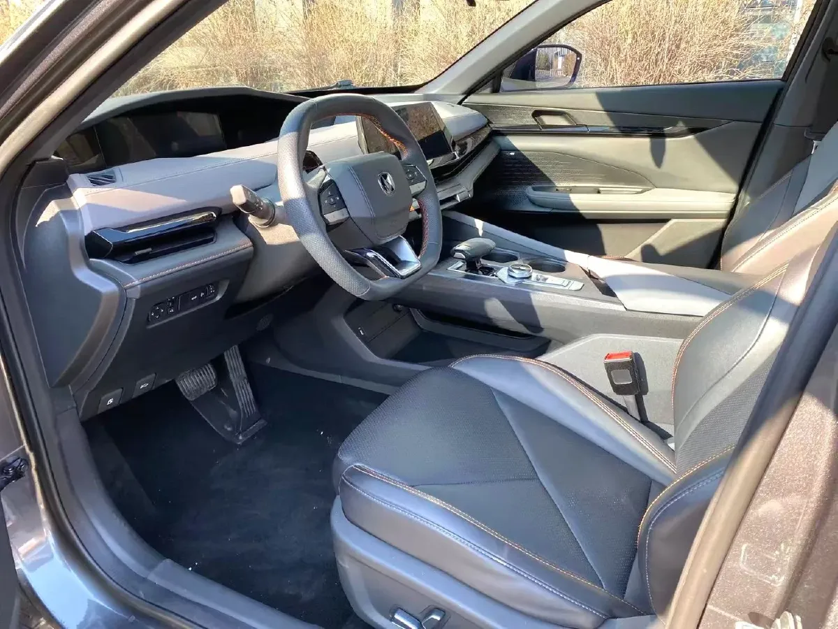 2022 ChangAn UNI-V 1.5T 188HP L4 7DCT,autocango,china used car exporter,china ev exporter,chinese used car exporter,chinese used ev exporter