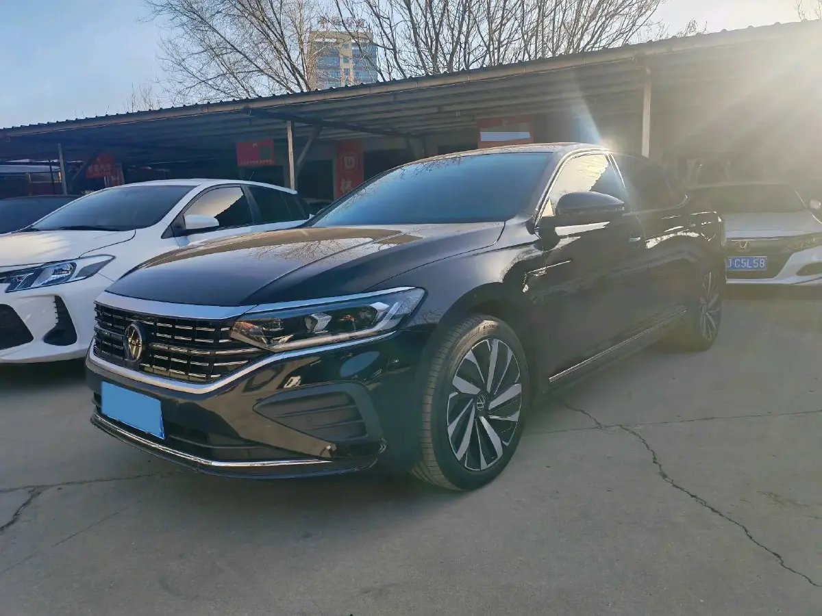 2024 Volkswagen Passat 2.0T 220HP L4 7DCT