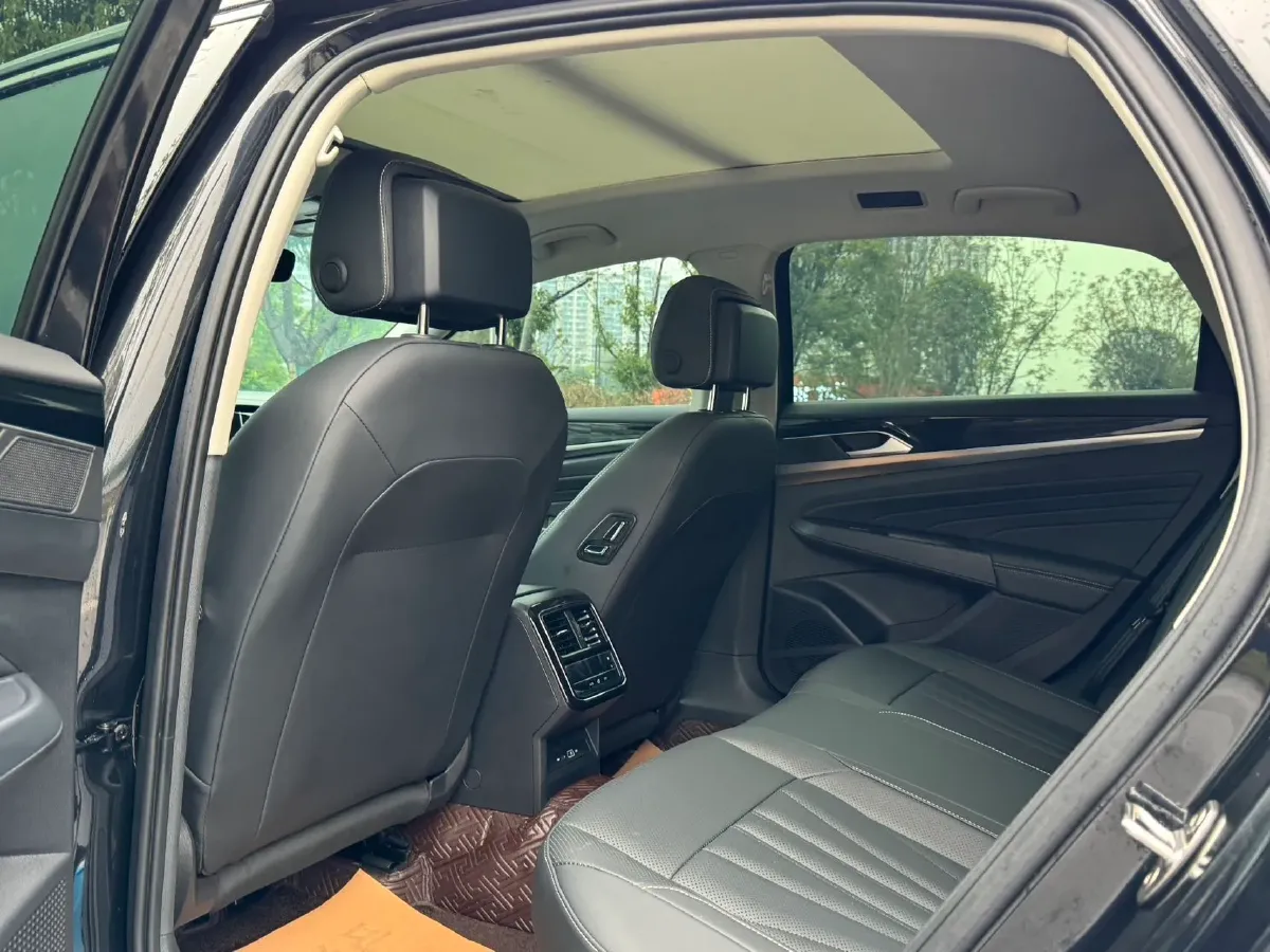 2025 Volkswagen Passat 2.0T 220HP L4 7DCT,autocango,china used car exporter,china ev exporter,chinese used car exporter,chinese used ev exporter