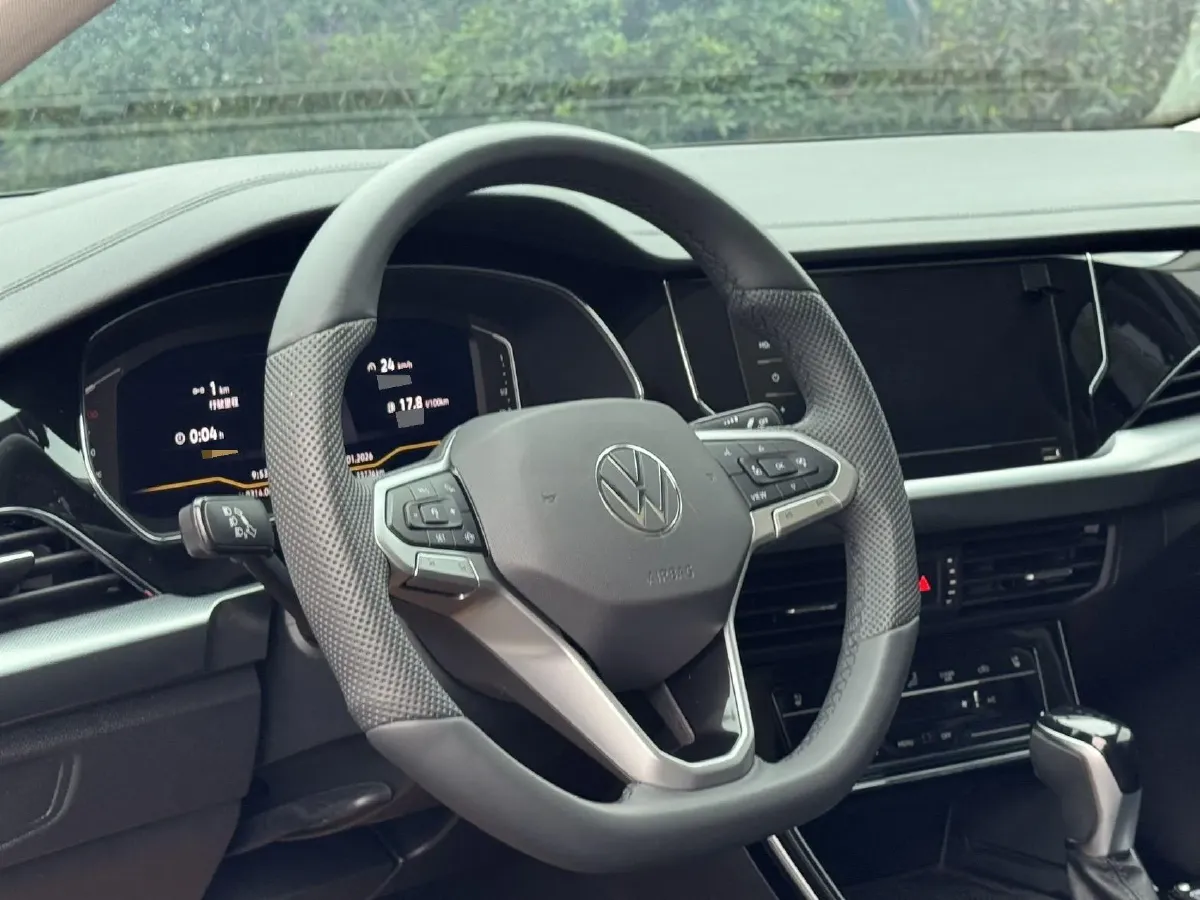 2025 Volkswagen Passat 2.0T 220HP L4 7DCT,autocango,china used car exporter,china ev exporter,chinese used car exporter,chinese used ev exporter