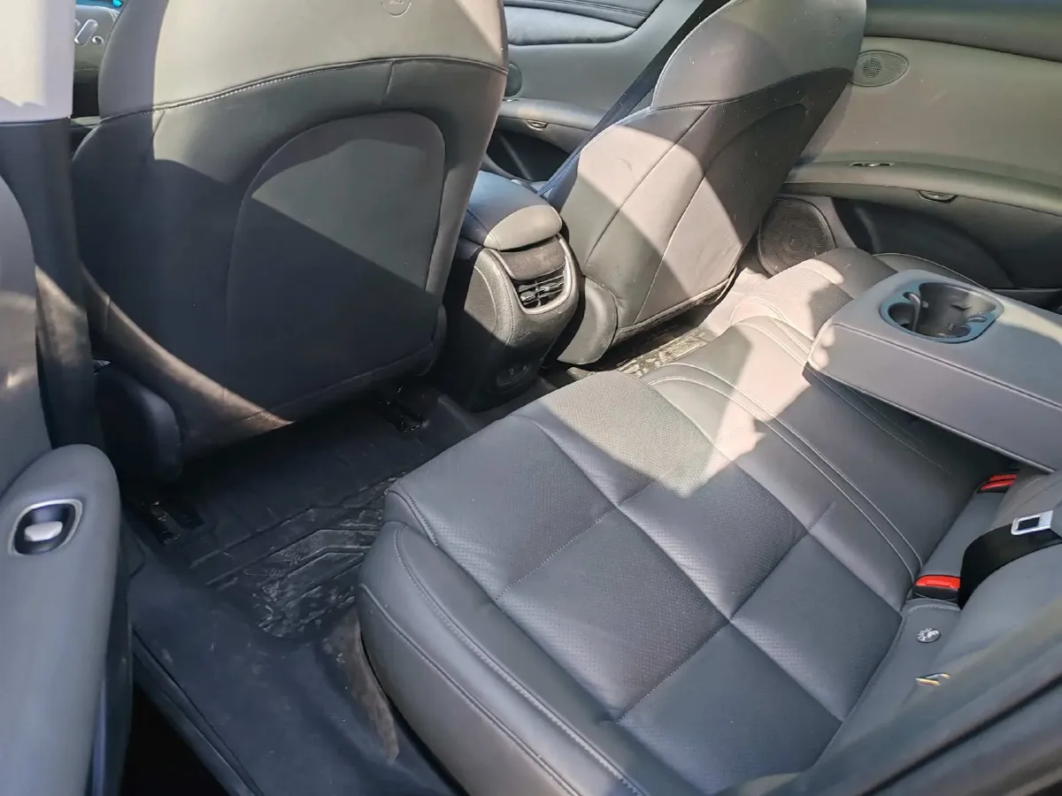 2024 IM L6 BEV 75KWH,autocango,china used car exporter,china ev exporter,chinese used car exporter,chinese used ev exporter