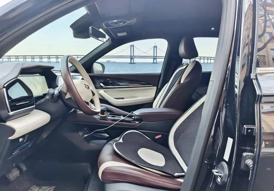 2021 Geely Monjaro 2.0T 218HP L4 7DCT,autocango,china used car exporter,china ev exporter,chinese used car exporter,chinese used ev exporter