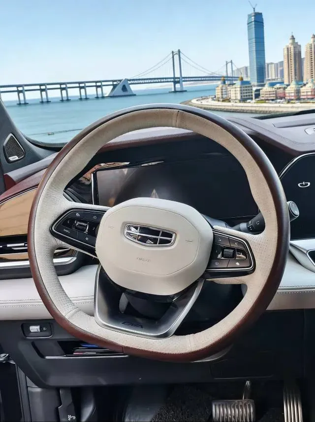 2021 Geely Monjaro 2.0T 218HP L4 7DCT,autocango,china used car exporter,china ev exporter,chinese used car exporter,chinese used ev exporter