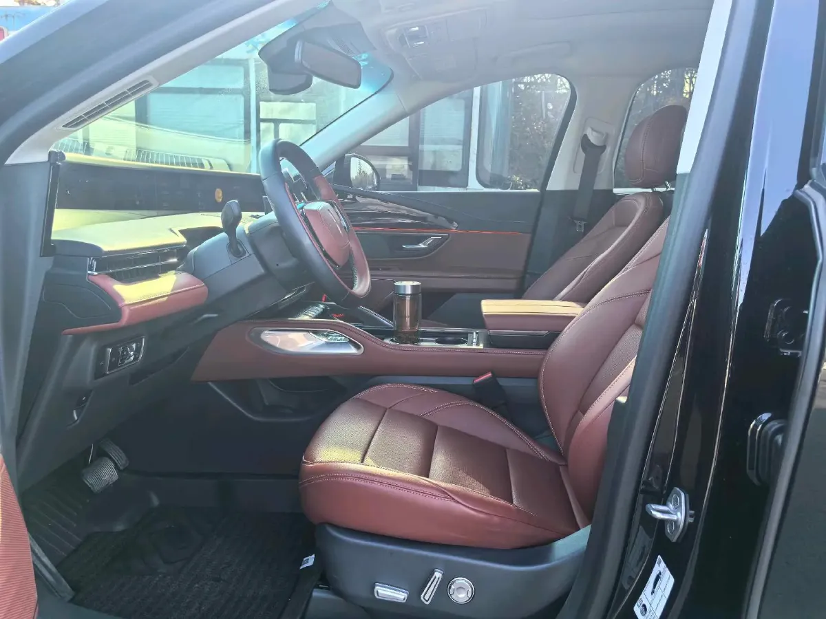 2025 Lincoln Nautilus 2.0T 261HP L4 8AT,autocango,china used car exporter,china ev exporter,chinese used car exporter,chinese used ev exporter