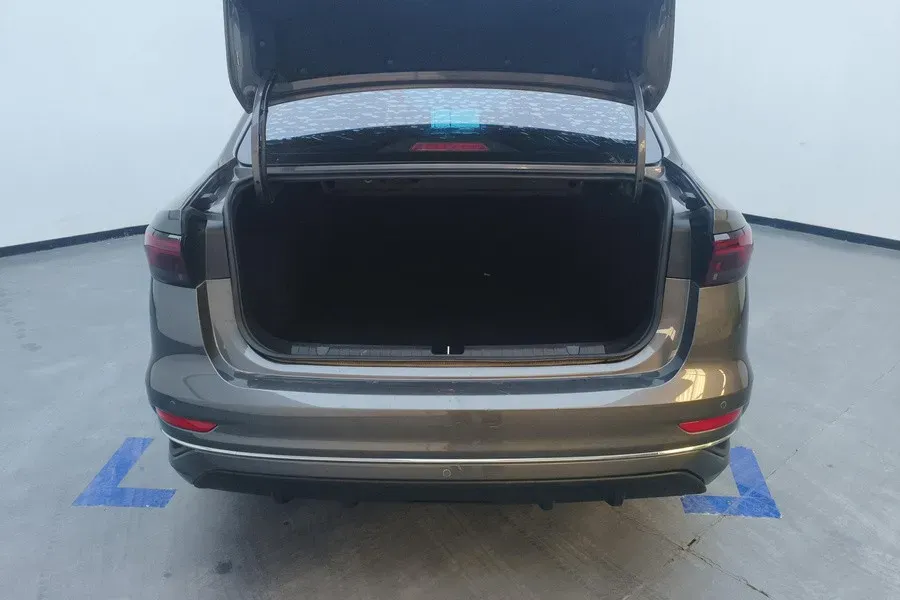 2023 Geely Emgrand 1.5L 127HP L4 CVT,autocango,china used car exporter,china ev exporter,chinese used car exporter,chinese used ev exporter