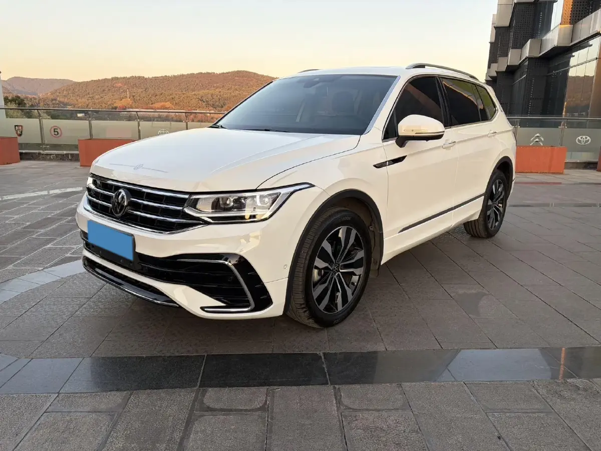 2024 Volkswagen Tiguan L 2.0T 220HP L4 7DCT