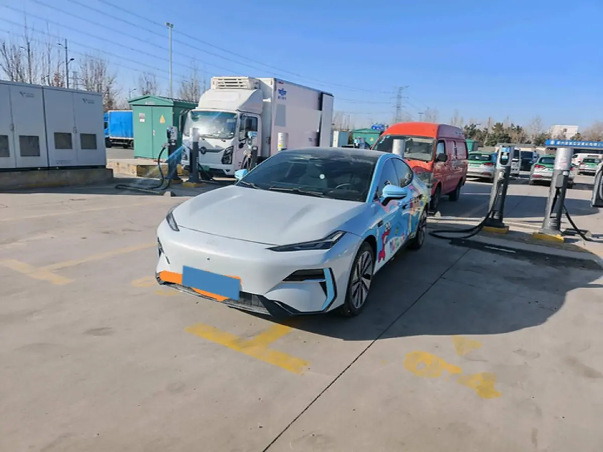 2024 Geely Galaxy E8 BEV 62KWH