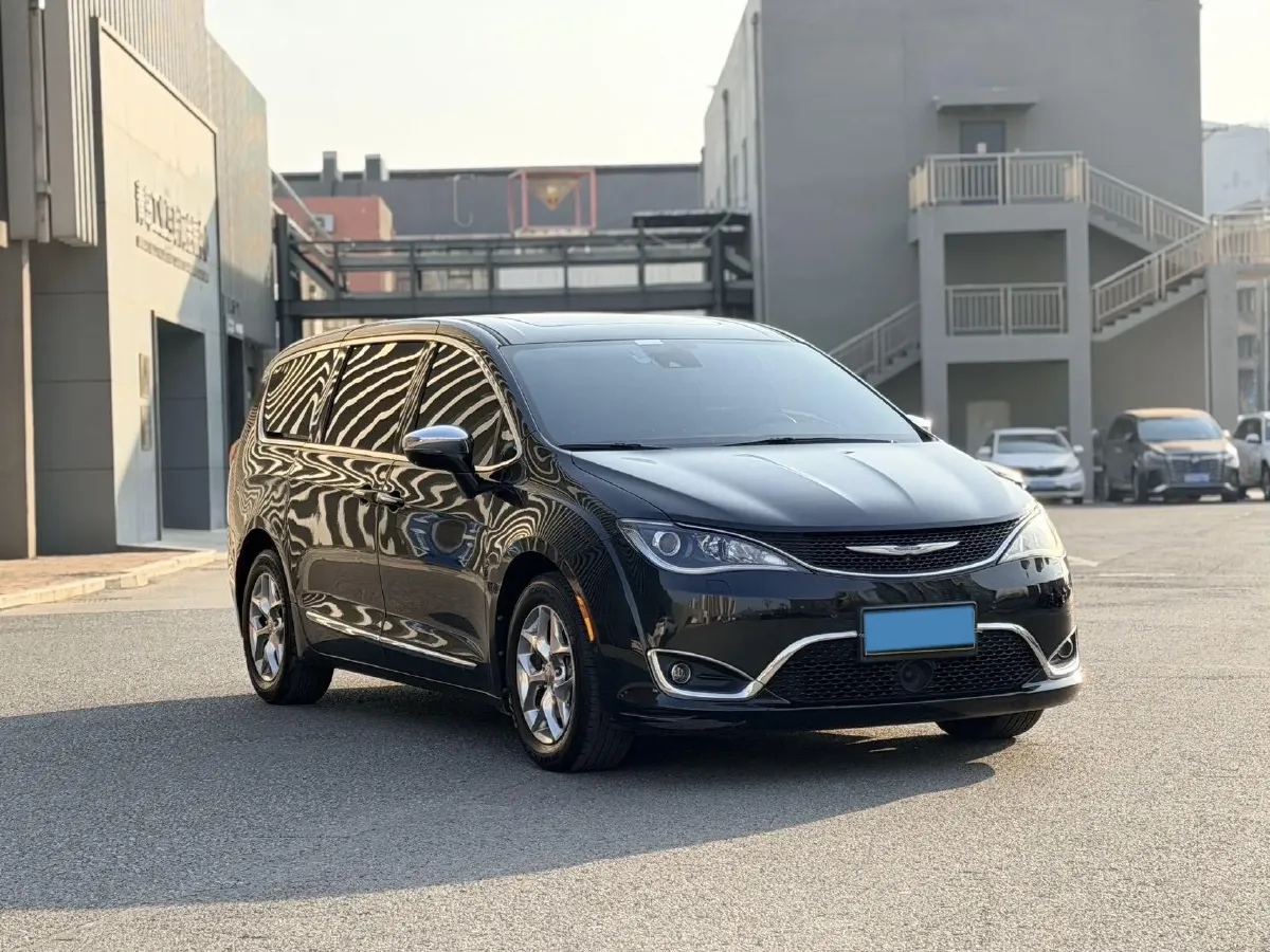 2017 Chrysler Pacifica 3.6L 279HP V6 9AT,autocango,china used car exporter,china ev exporter,chinese used car exporter,chinese used ev exporter