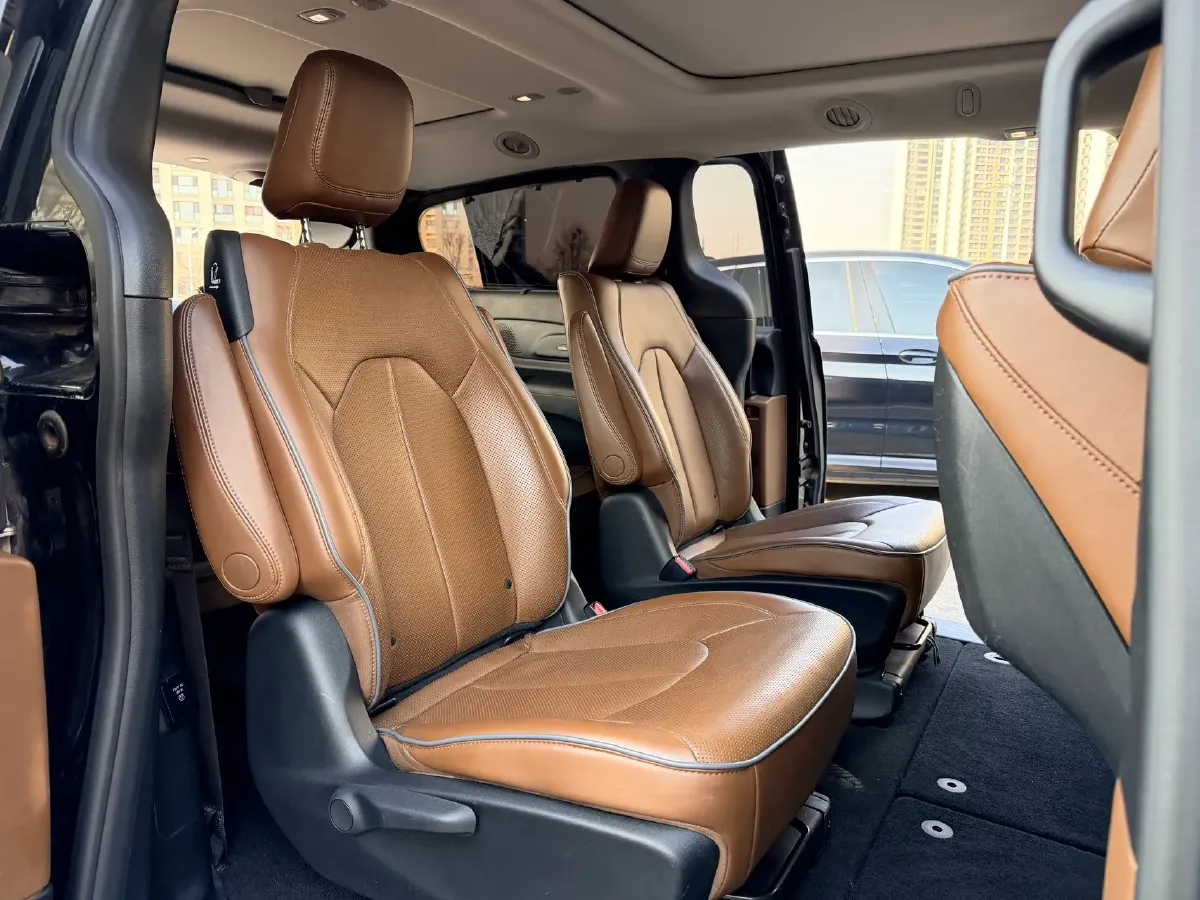 2017 Chrysler Pacifica 3.6L 279HP V6 9AT,autocango,china used car exporter,china ev exporter,chinese used car exporter,chinese used ev exporter