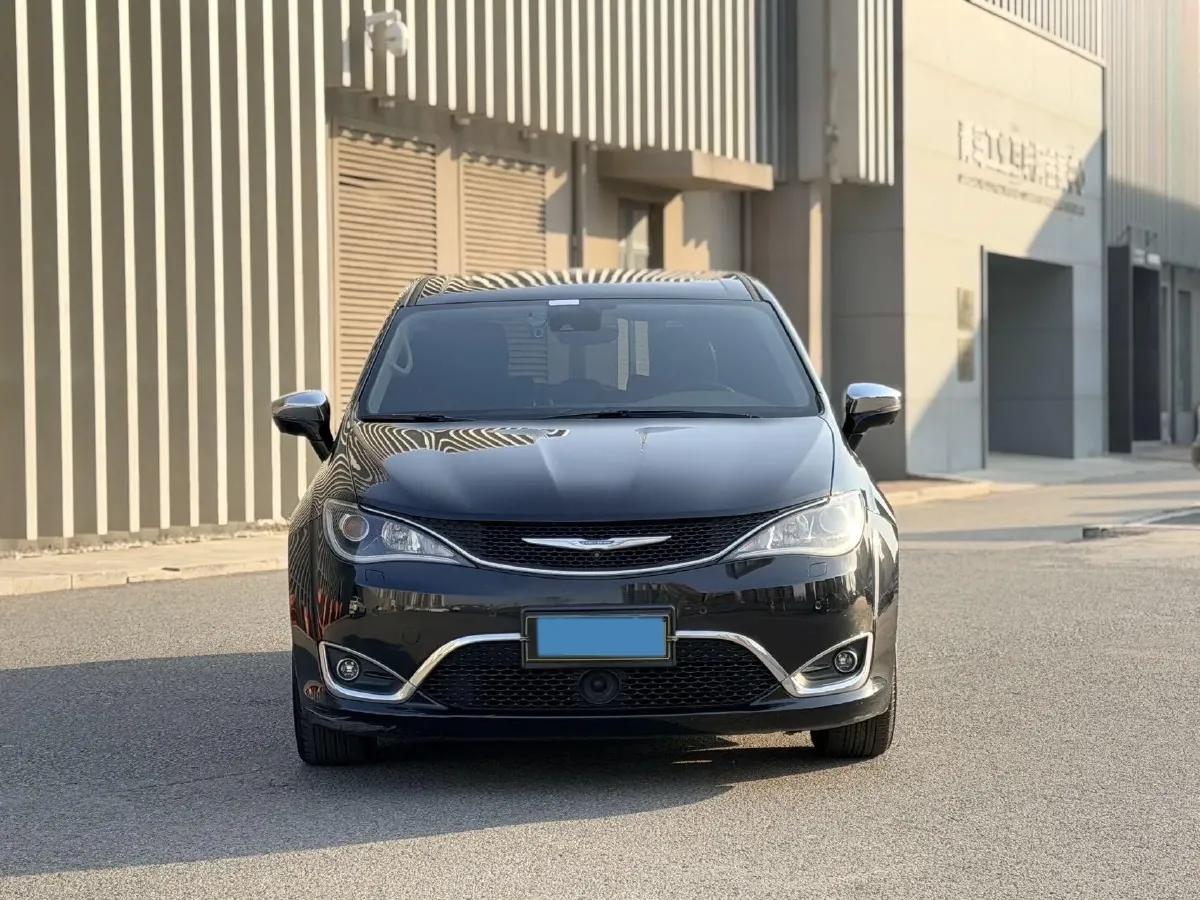 2017 Chrysler Pacifica 3.6L 279HP V6 9AT,autocango,china used car exporter,china ev exporter,chinese used car exporter,chinese used ev exporter