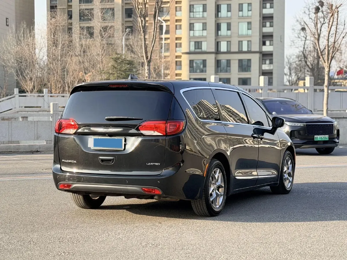 2017 Chrysler Pacifica 3.6L 279HP V6 9AT,autocango,china used car exporter,china ev exporter,chinese used car exporter,chinese used ev exporter