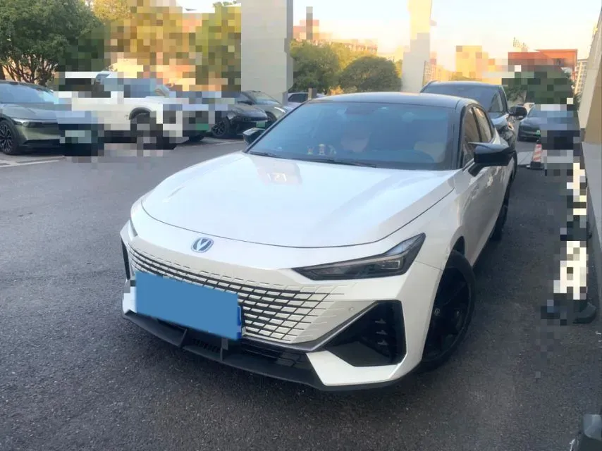 2022 ChangAn UNI-V 1.5T 188HP L4 7DCT,autocango,china used car exporter,china ev exporter,chinese used car exporter,chinese used ev exporter