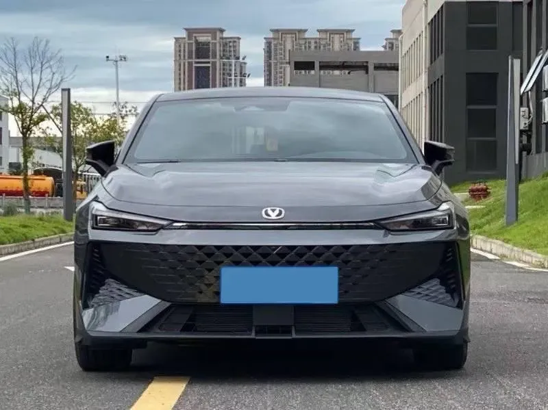 2024 ChangAn UNI-V 1.5T 188HP L4 7DCT,autocango,china used car exporter,china ev exporter,chinese used car exporter,chinese used ev exporter