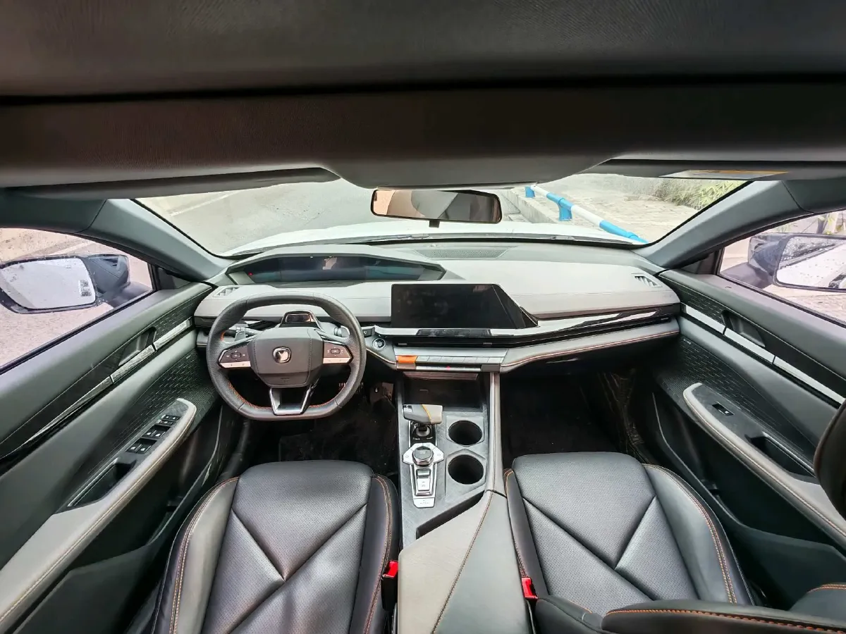 2022 ChangAn UNI-V 1.5T 188HP L4 7DCT,autocango,china used car exporter,china ev exporter,chinese used car exporter,chinese used ev exporter