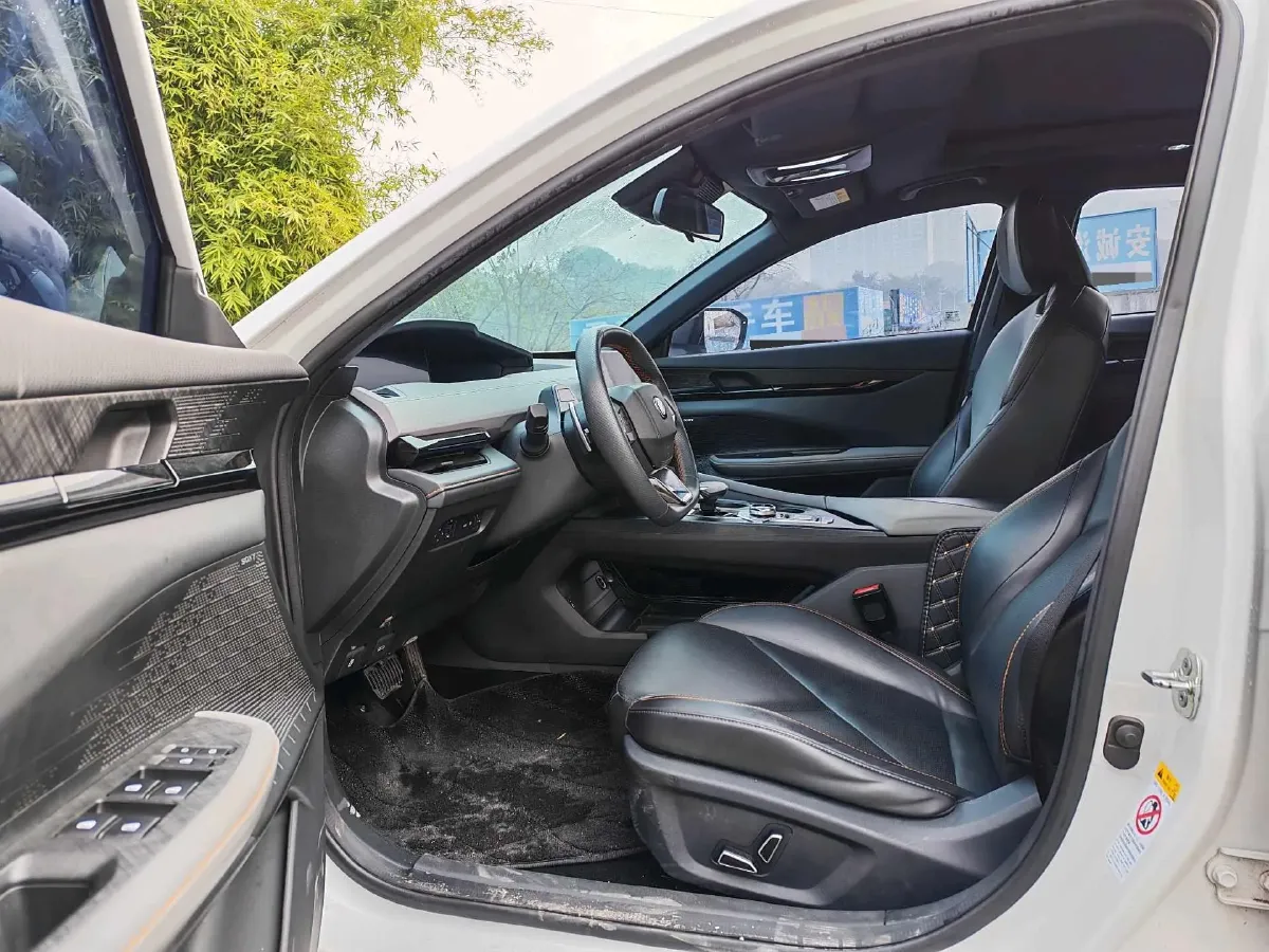 2022 ChangAn UNI-V 1.5T 188HP L4 7DCT,autocango,china used car exporter,china ev exporter,chinese used car exporter,chinese used ev exporter