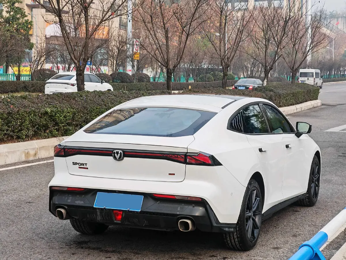 2022 ChangAn UNI-V 1.5T 188HP L4 7DCT,autocango,china used car exporter,china ev exporter,chinese used car exporter,chinese used ev exporter