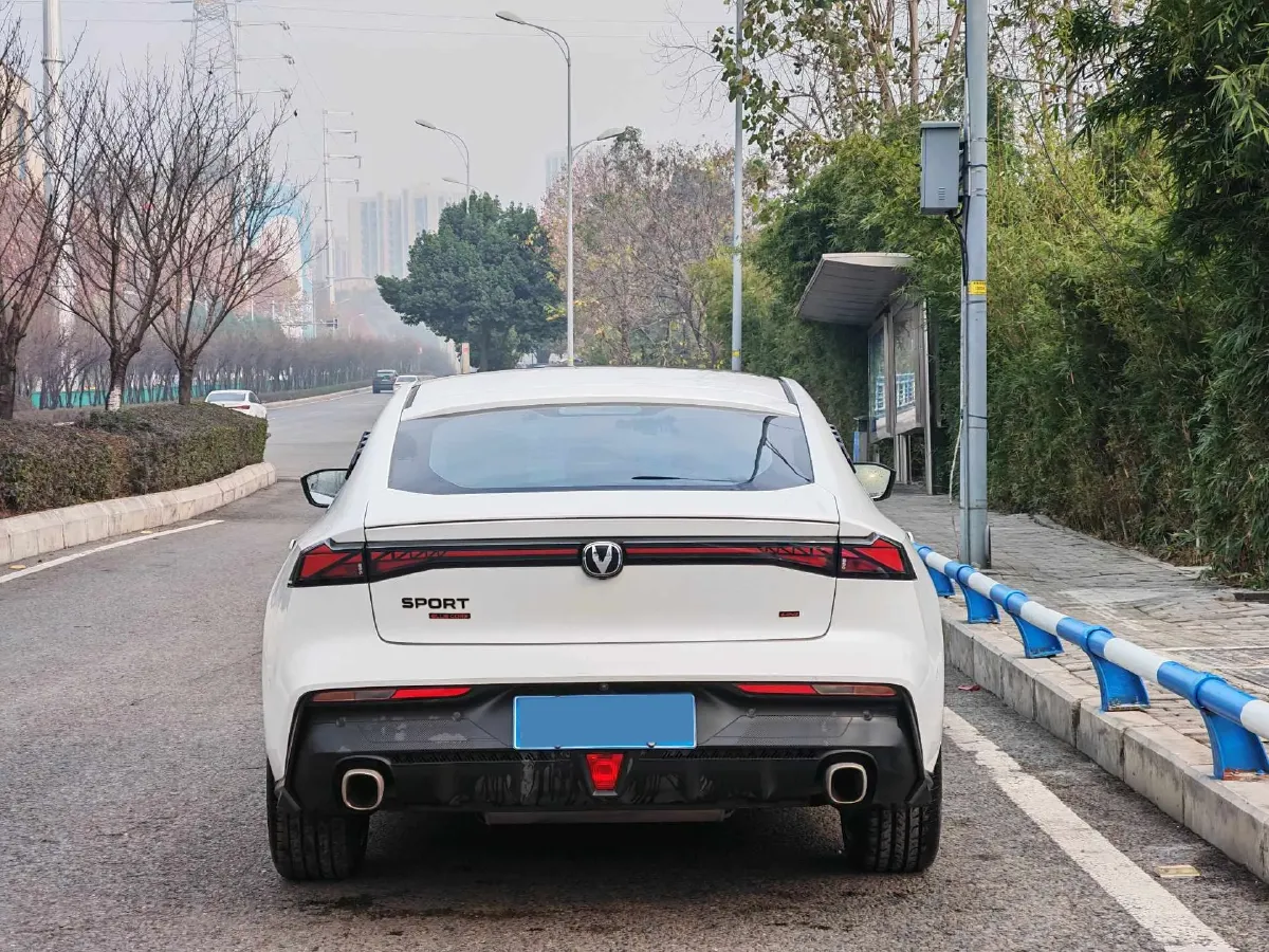 2022 ChangAn UNI-V 1.5T 188HP L4 7DCT,autocango,china used car exporter,china ev exporter,chinese used car exporter,chinese used ev exporter