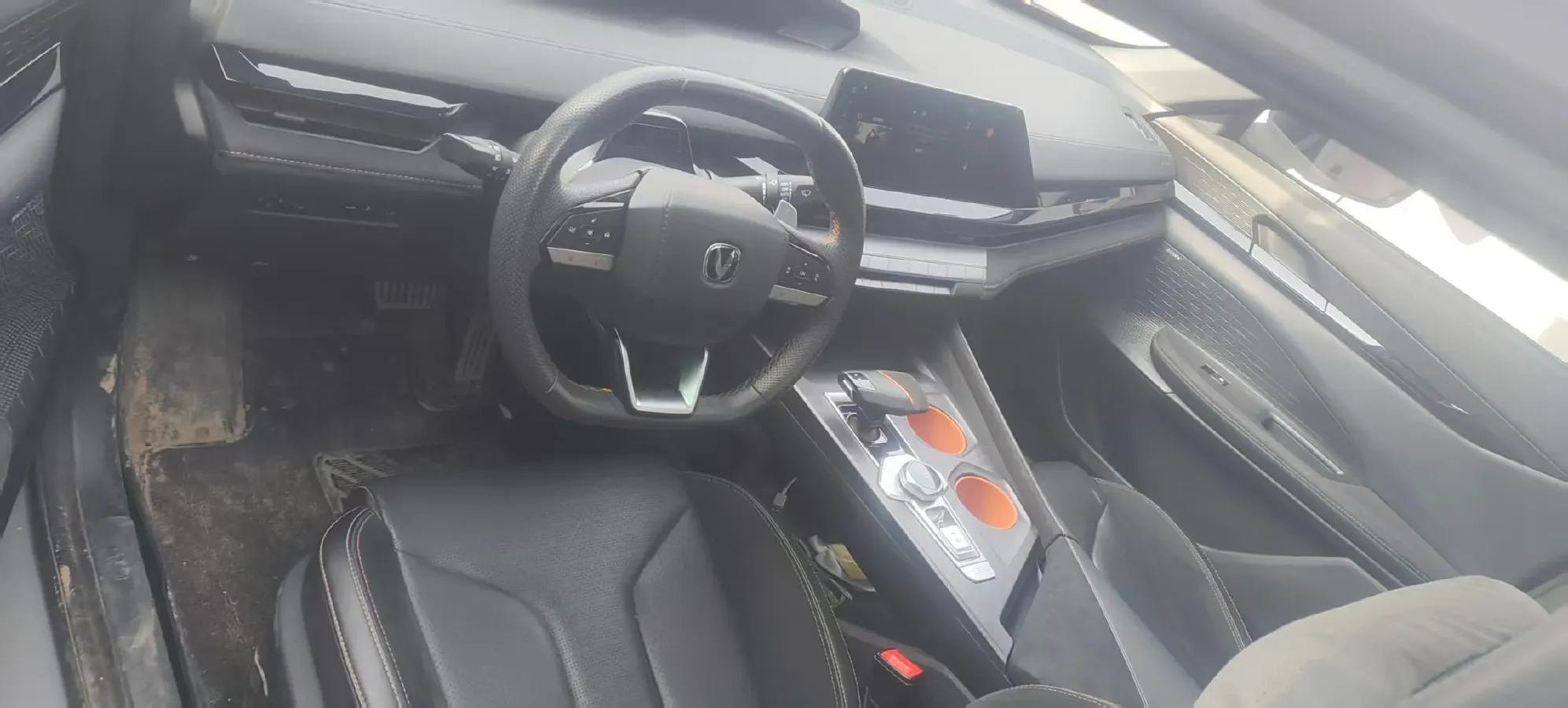 2022 ChangAn UNI-V 2.0T 233HP L4 8AT,autocango,china used car exporter,china ev exporter,chinese used car exporter,chinese used ev exporter