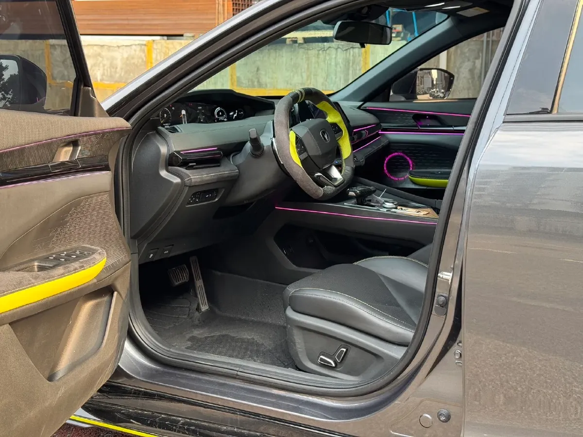 2023 ChangAn UNI-V 1.5T 188HP L4 7DCT,autocango,china used car exporter,china ev exporter,chinese used car exporter,chinese used ev exporter