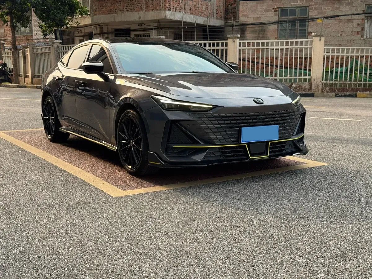 2023 ChangAn UNI-V 1.5T 188HP L4 7DCT,autocango,china used car exporter,china ev exporter,chinese used car exporter,chinese used ev exporter
