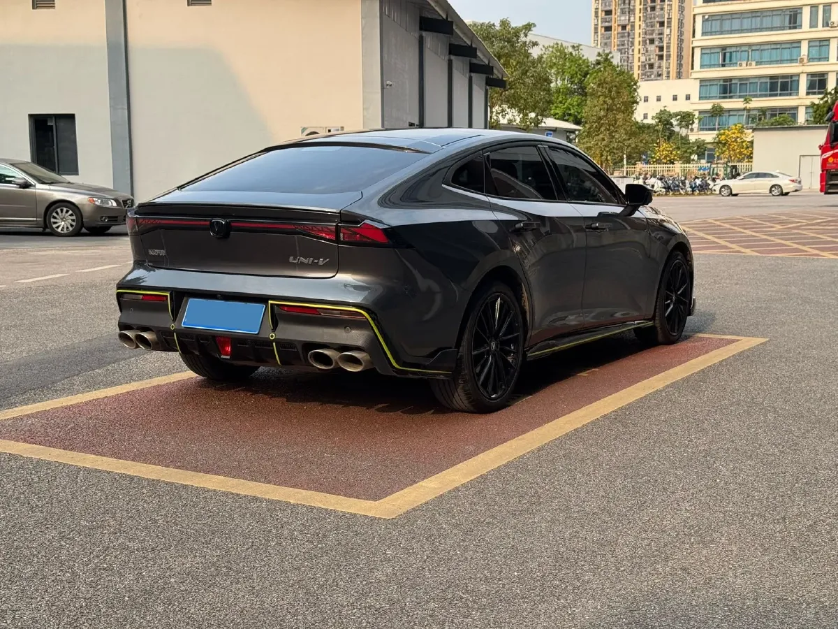 2023 ChangAn UNI-V 1.5T 188HP L4 7DCT,autocango,china used car exporter,china ev exporter,chinese used car exporter,chinese used ev exporter