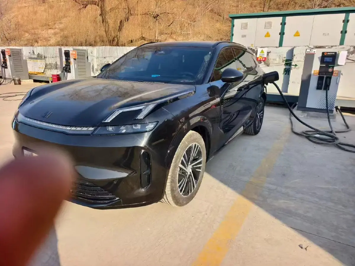 2025 LYNK&CO 08 EM-P 1.5T 163HP L4 3DHT PHEV 39.6/39.8KWH