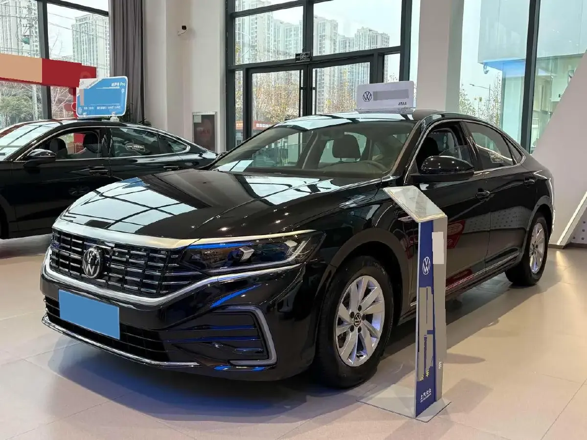 2025 Volkswagen Passat 1.4T 150HP L4 6DCT PHEV