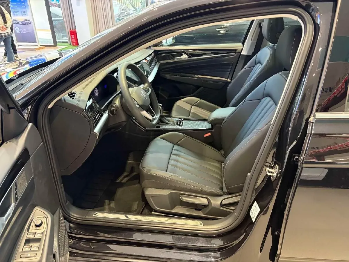 2025 Volkswagen Passat 1.4T 150HP L4 6DCT PHEV,autocango,china used car exporter,china ev exporter,chinese used car exporter,chinese used ev exporter