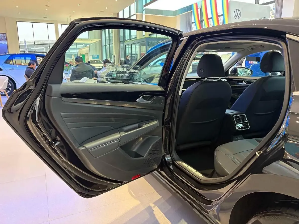 2025 Volkswagen Passat 1.4T 150HP L4 6DCT PHEV,autocango,china used car exporter,china ev exporter,chinese used car exporter,chinese used ev exporter