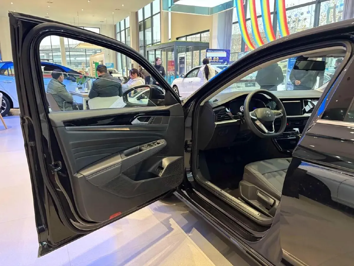 2025 Volkswagen Passat 1.4T 150HP L4 6DCT PHEV,autocango,china used car exporter,china ev exporter,chinese used car exporter,chinese used ev exporter