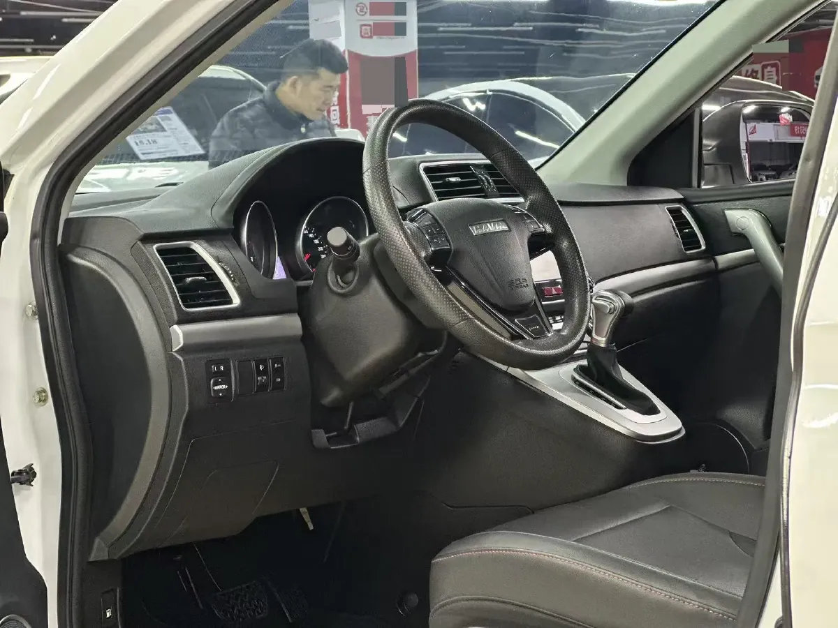 2019 Haval M6 1.5T 150HP L4 7DCT,autocango,china used car exporter,china ev exporter,chinese used car exporter,chinese used ev exporter