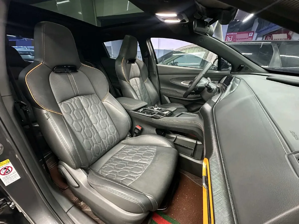 2022 ChangAn UNI-T 1.5T 188HP L4 7DCT,autocango,china used car exporter,china ev exporter,chinese used car exporter,chinese used ev exporter