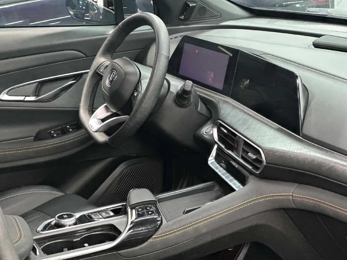 2022 ChangAn UNI-T 1.5T 188HP L4 7DCT,autocango,china used car exporter,china ev exporter,chinese used car exporter,chinese used ev exporter