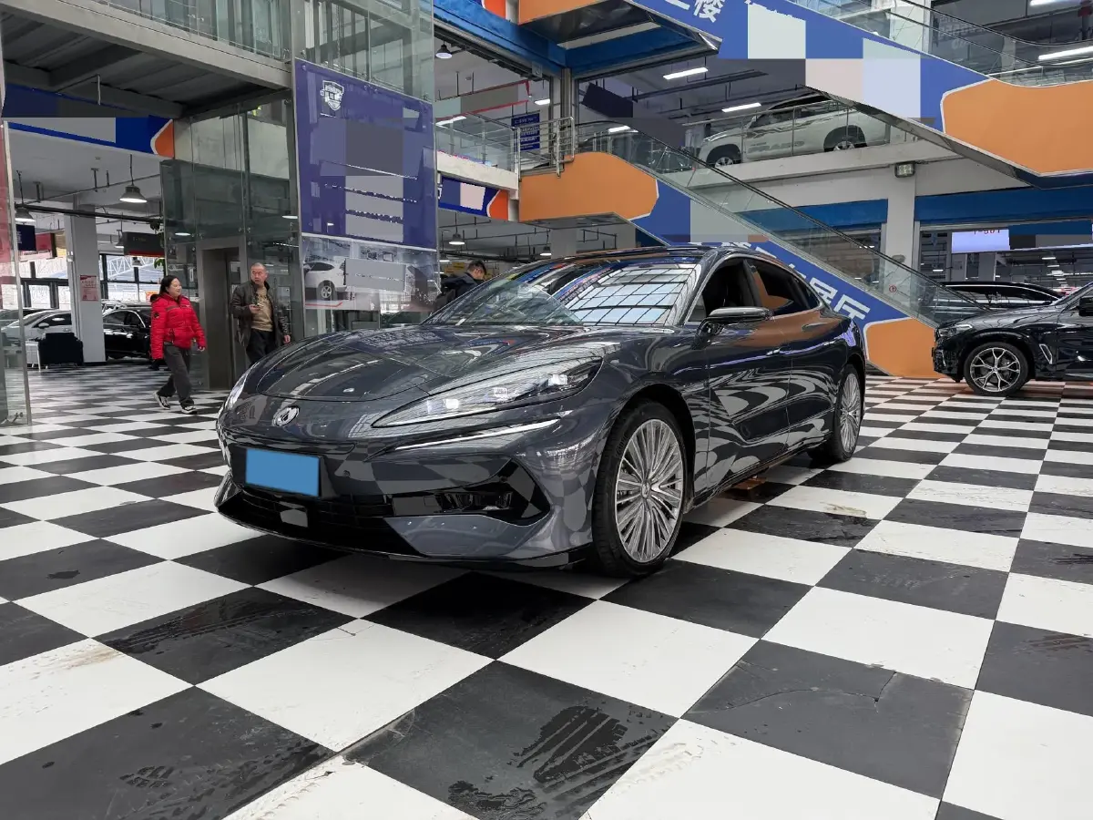 2024 Denza DenzaZ9 2.0T 207HP L4 E-CVT PHEV 38.5KWH