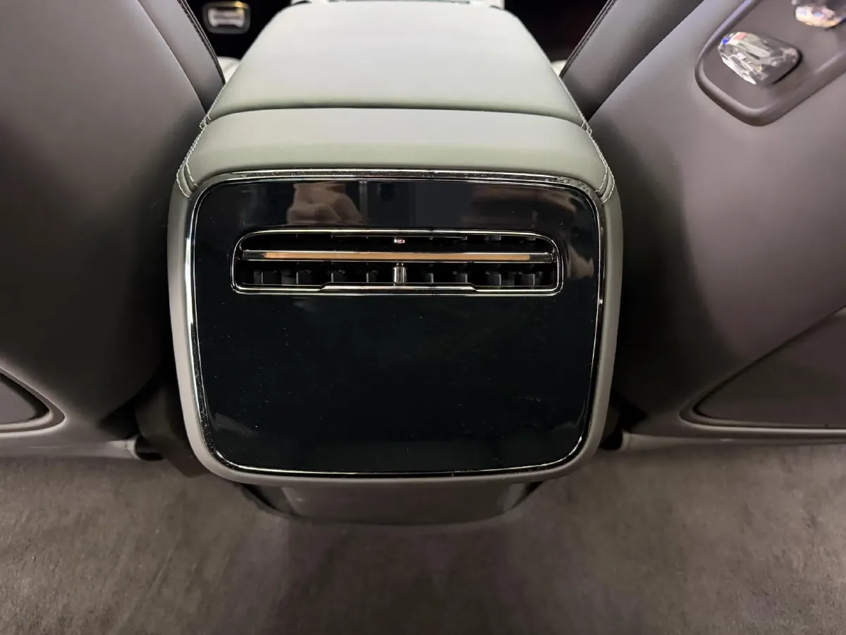 2024 Denza DenzaZ9 2.0T 207HP L4 E-CVT PHEV 38.5KWH,autocango,china used car exporter,china ev exporter,chinese used car exporter,chinese used ev exporter