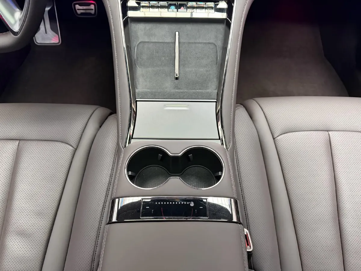 2024 Denza DenzaZ9 2.0T 207HP L4 E-CVT PHEV 38.5KWH,autocango,china used car exporter,china ev exporter,chinese used car exporter,chinese used ev exporter