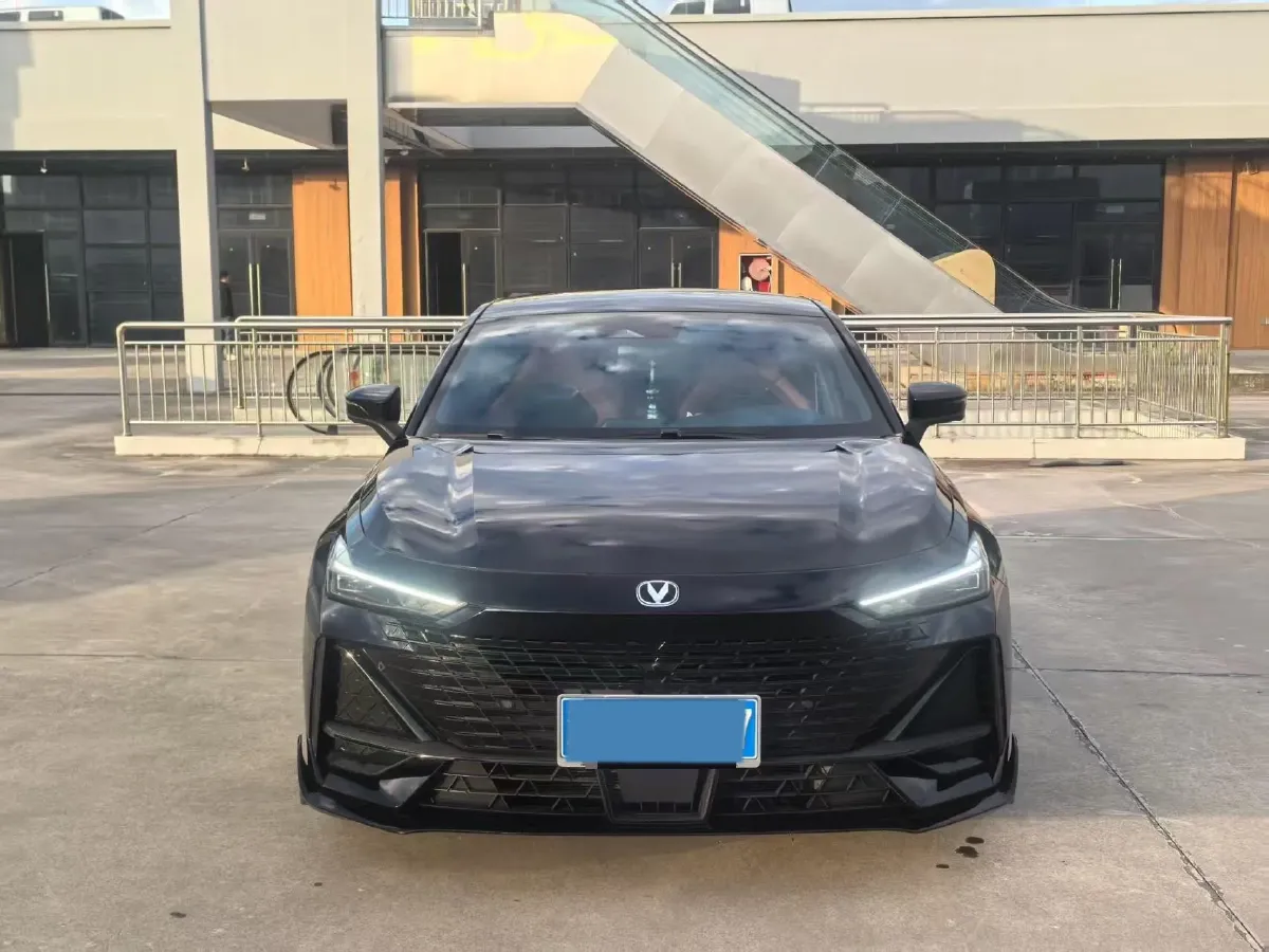 2023 ChangAn UNI-V 1.5T 188HP L4 7DCT,autocango,china used car exporter,china ev exporter,chinese used car exporter,chinese used ev exporter