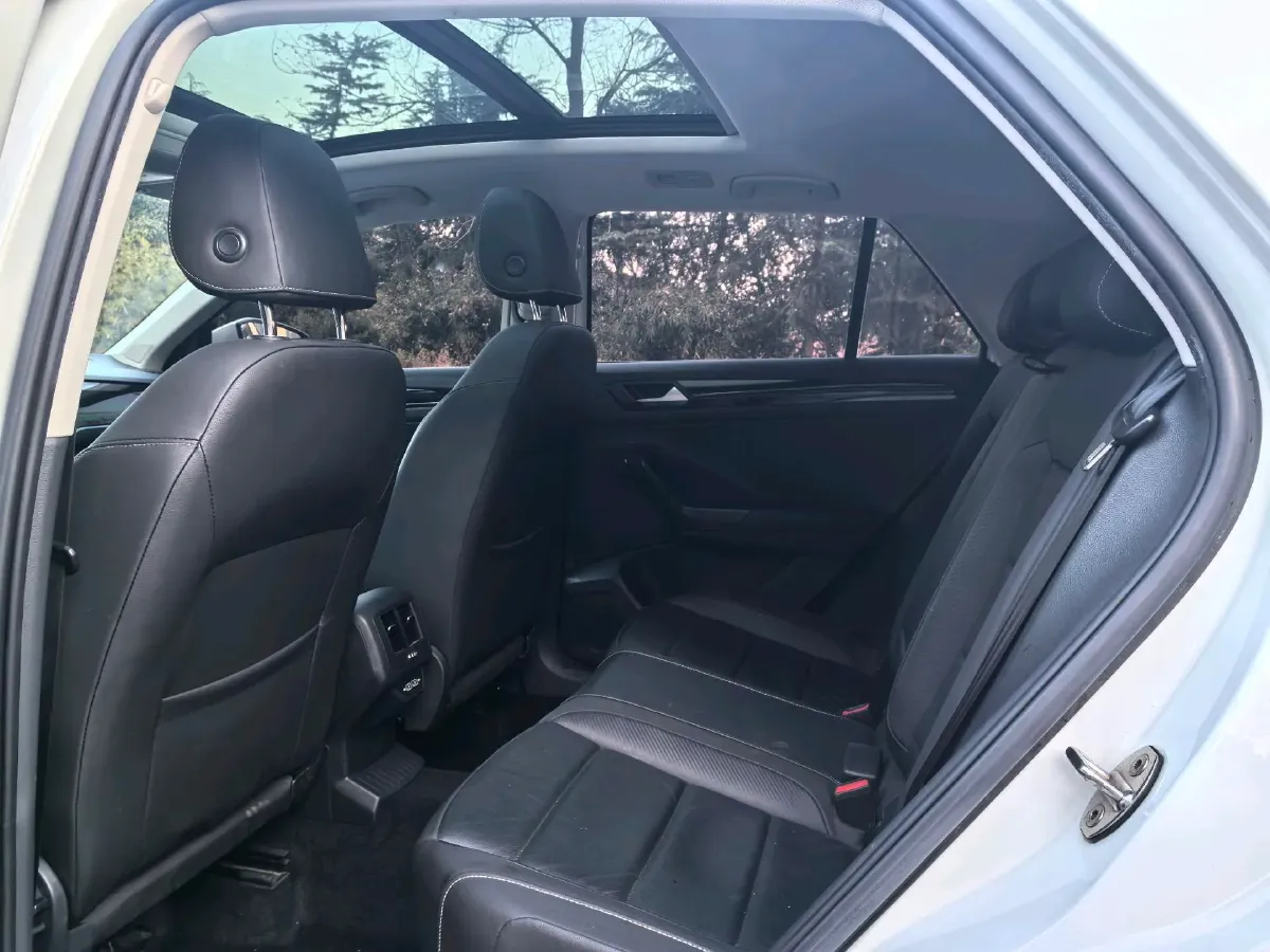 2021 Volkswagen T-Roc 1.4T 150HP L4 7DCT,autocango,china used car exporter,china ev exporter,chinese used car exporter,chinese used ev exporter