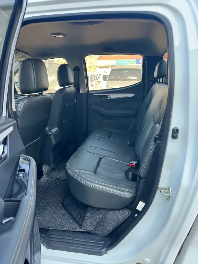 2023 Isuzu RE-MAX Jim 2.5T 143HP L4 6MT,autocango,china used car exporter,china ev exporter,chinese used car exporter,chinese used ev exporter